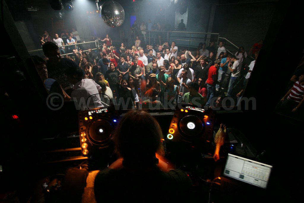 wetbar 007